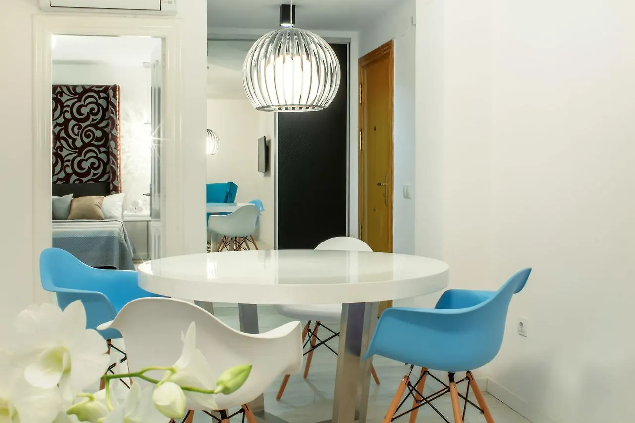 Santa Cruz Apartments Málaga İspanya